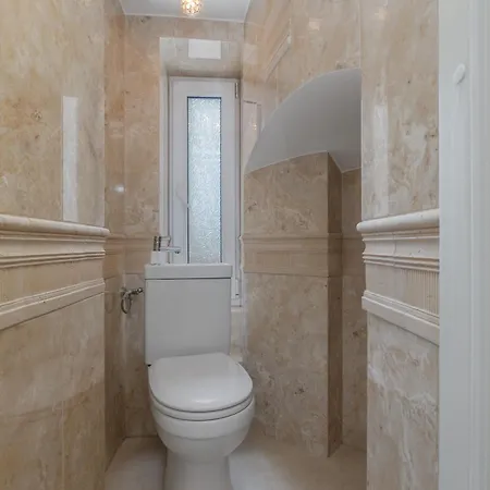 Apartamento Stylish With River View And Desk For Remote Work In By Renters *