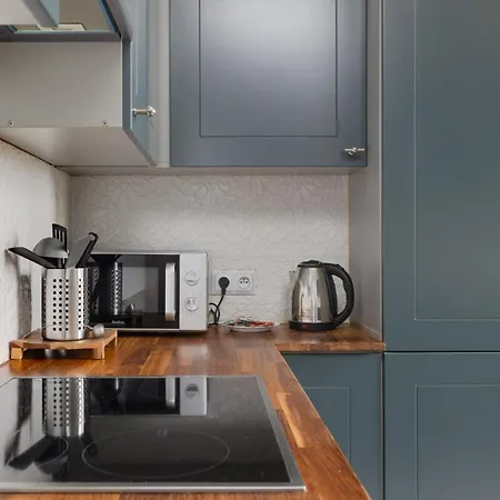 Apartment Stylish With River View And Desk For Remote Work In By Renters *