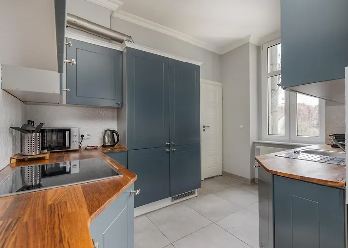 Stylish With River View And Desk For Remote Work In By Renters Апартаменты