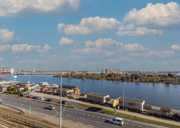 Stylish With River View And Desk For Remote Work In By Renters Апартаменты Щецин